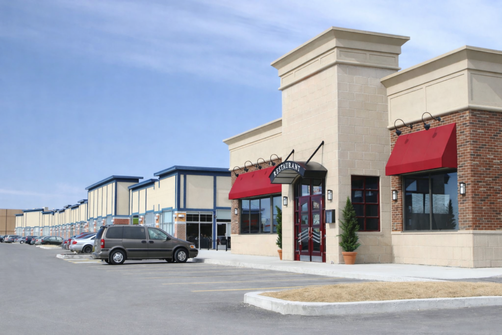 Professional business brokers Missouri consulting with a business owner on a successful sale